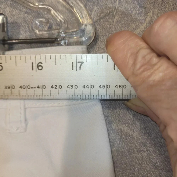 FADED GLORY Women's White Cuffed Cotton Walking Shorts Size 8 - Picture 7 of 8